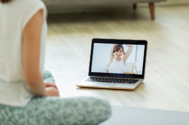 近くにスタジオがない人はオンラインヨガという手も